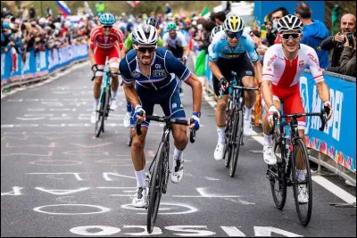 Champion du monde en 2020, il conserve son titre en 2021, devenant le premier Français deux fois champion du monde :