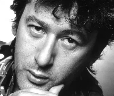 ''Pizza'' est le troisième album studio d'Alain Bashung. Quelle est sa ville de naissance ?