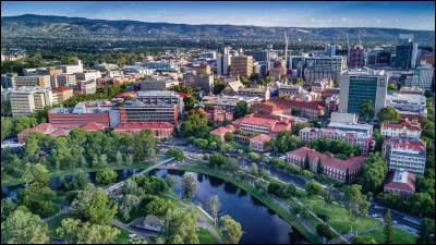 Adelaïde est une ville d'/de ...