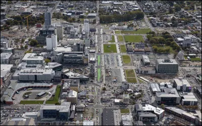 Dans quel pays se trouve Christchurch, 340 000 habitants ?