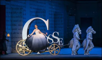 Grâce à quel sort la fée marraine fabrique-t-elle le carrosse de Cendrillon ?