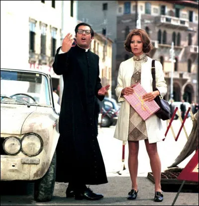 Quel cin&eacute;aste italien a r&eacute;alis&eacute; "La femme du pr&ecirc;tre", avec Marcello Mastroianni dans le r&ocirc;le de Don Mario et Sophia Loren ?