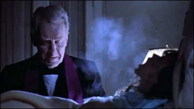 Dans "l'Exorciste", quel acteur incarne le p&egrave;re Lankester Merrin, qui vient pratiquer l'exorcisme ?