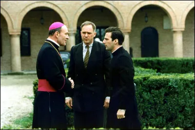 Dans quel film Mathieu Kassovitz incarne-t-il Ricardo Fontana, jeune j&eacute;suite conseiller aupr&egrave;s du nonce apostolique en poste &agrave; Berlin ?