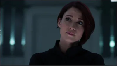 Comment s'appelle sa sur adoptive ?