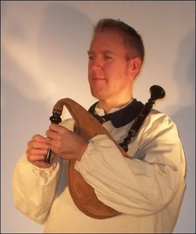 Quel est cet instrument de musique traditionnel en Bretagne au son très aigu ?