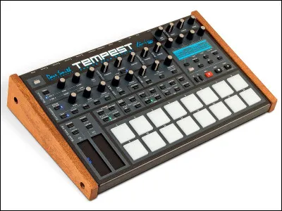 Quel est le nom de cette boîte constituée d'un ensemble de circuits électroniques programmables donnant divers rythmes musicaux ?