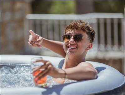 Quel âge a Inoxtag en 2021 ?