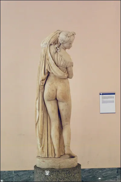 C'est ce qu'on dit d'une statue "qui a de belles fesses" ...