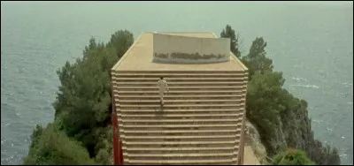 Jean Luc Godard nous propose, à Capri, en 1963, le film...