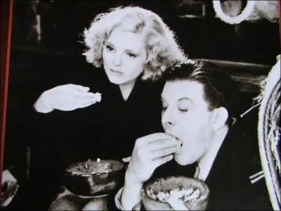 Quelle est la 'signature visuelle' d'Alfred Hitchcock ?