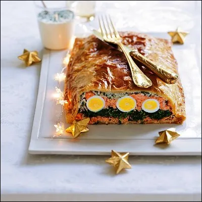 Quelle sp&eacute;cialit&eacute; culinaire russe est un p&acirc;t&eacute; avec une farce de poisson, d��ufs et de champignons ?