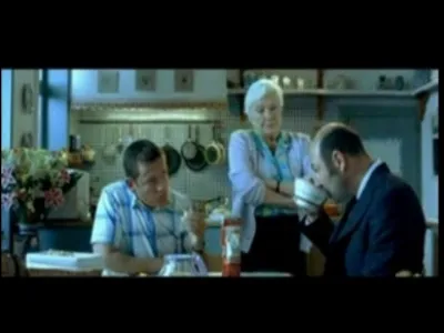 Un matin, alors qu'il prend son petit déjeuner avec Antoine, Philippe découvre que son café a une drôle d'odeur. D'ailleurs, dans le nord, qu'est-ce qu'ils mettent dans le café ?