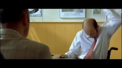 Pourquoi Philippe se fait-il passer pour un handicapé lors d'un entretien avec l'inspecteur Lebric ?