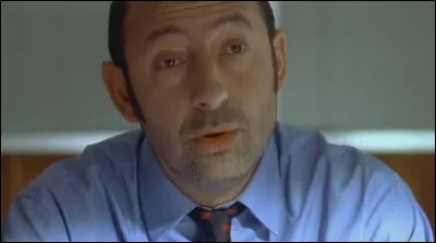 Maladroitement, il révèle la supercherie à sa femme et à cause de sa bêtise, Philippe est sanctionné et écope d'une mutation disciplinaire dans le Nord-Pas-de-Calais ! Mais où est-il muté dans le Nord-Pas-de-Calais ?