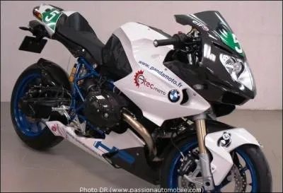 Quel est le nom de cette moto ?