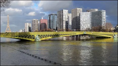 Qui a écrit, en 1776, Essai sur le despotisme ?