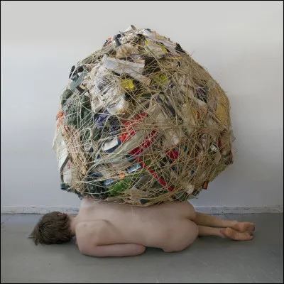 Déesse de la terre, ou du moins ce qui en reste. Qui est-elle ?