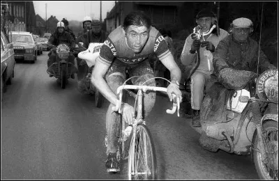 Avec sa victoire en 1973, venant après celles de 1968 et 1970, il rejoint le club des triples vainqueurs :