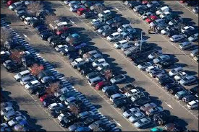 (Imagine pour cette question que tu possèdes ta propre voiture) Tu gares ta voiture dans un immense parking, tu vas la retrouver :