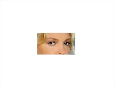 Ce regard appartient  une blonde... ?