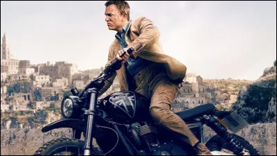 Quel est le titre du film de la saga "James Bond" sorti en octobre 2021 ?