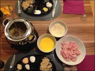 Parmi ces fondues, laquelle n'est pas à base de fromage ?