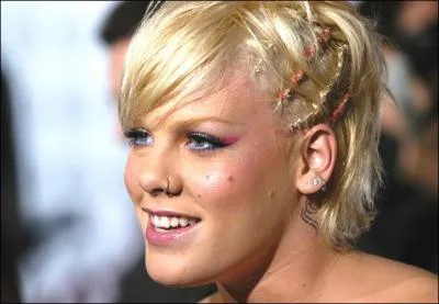 Alecia Beth Moore, alais Pink, a choisi ce nom de scne car... . . ?