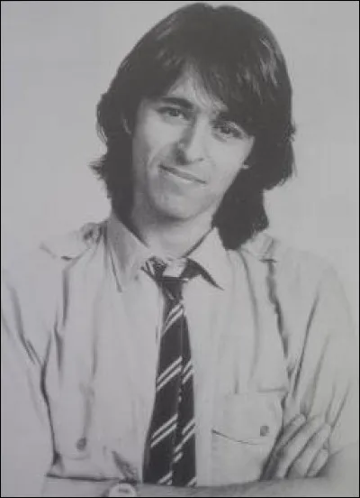 En quelle année rejoint-il le groupe Taï Phong ?