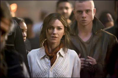 Qui joue le rôle d'Évelyne ?