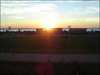 Sachant que ''Cristal'' est une ville au sud-ouest de ''Porto Alegre'', dans quel pays se situe-t-elle ?