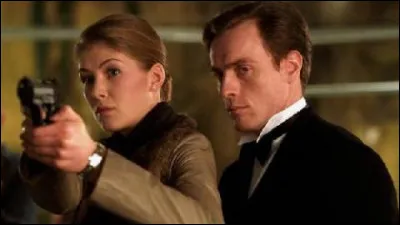 Qui joue dans le film de la saga "James Bond" : "Meurs un autre jour" ?