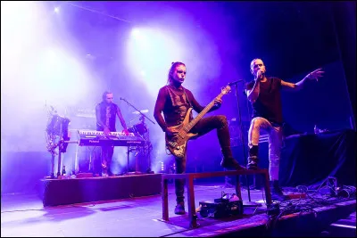 Complétez : 
"Waren wir wie ein..."