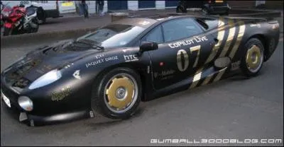 Bonus 2 A qui est cette voiture ?