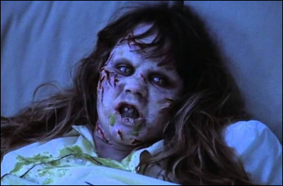 Chris McNeill, actrice de télévision, s'inquiète d'entendre de plus en plus fréquemment des bruits bizarres dans la chambre de sa fillette. Quel est ce film ?