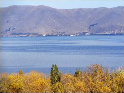 Dans quel pays pourrez-vous sillonner le marz de Gegharkunik ?