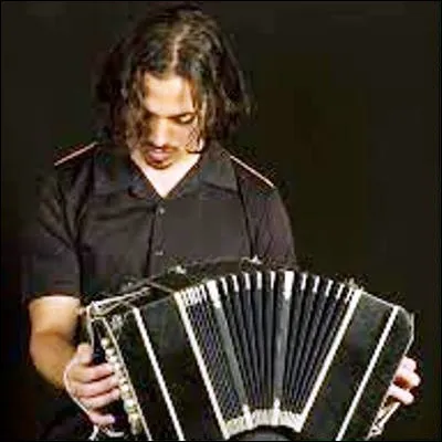 Quel musicien argentin, ma&icirc;tre du bandon&eacute;on, a sorti en 1986 l�album "Tango : Zero Hour" ?