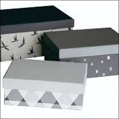 Que trouve-t-on dans les bo&icirc;tes collectionn&eacute;es par un philum&eacute;niste ?