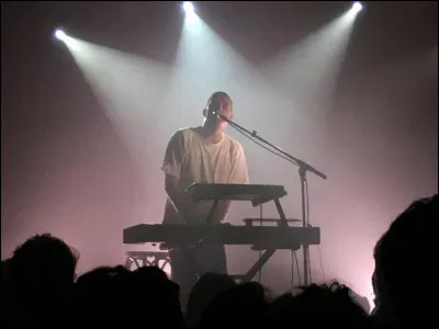 Où aurait-il dû se produire en concert en novembre 2020, spectacle ayant été annulé à cause du confinement ?