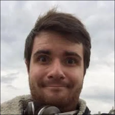 Lui, comment s'appelle-t-il ?