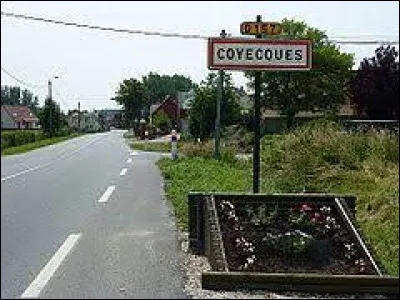 Nous sommes dans les Hauts-de-France, à l'entrée de Coyecques. Commune de l'arrondissement de Saint-Omer, elle se trouve dans le département ...