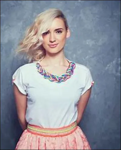 Comment s'appelle cette youtubeuse ?