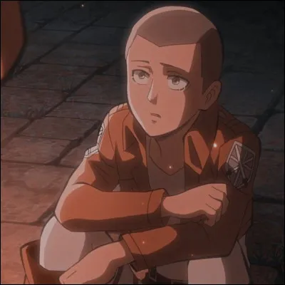 Lors de sa première journée d'entraînement à la 104e Brigade d'entraînement, quelle erreur fait Connie ?