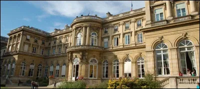 L'invitation à la fête provient de :