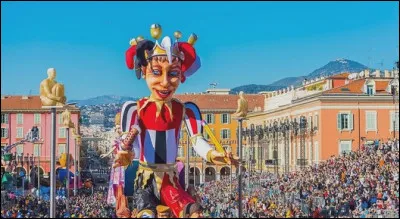 Ce carnaval célèbre existe depuis le Moyen Âge. Dans quelle ville de la côte de Méditerranée se déroule-t-il ?