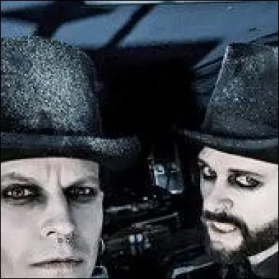 Complétez : 
"Und nur bei Vollmond bricht sie..."