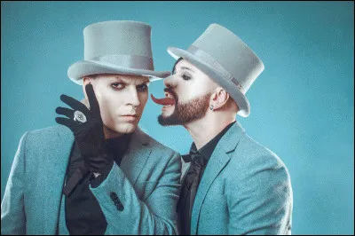 Complétez : 
"Der Mensch, er braucht die..."