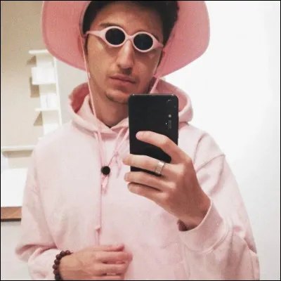 Vrai ou faux ? Il a déjà fait des vidéos avec Tartin.