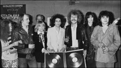 Quelle chanteuse interprète "Un garçon pas comme les autres" ?