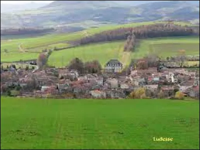 Commune d'Auvergne-Rh&ocirc;ne-Alpes, dans l'aire urbaine Clermontoise, Ludesse se situe dans le d&eacute;partement ...